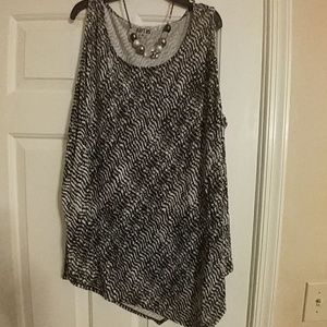 Women's asymmetric hem sleeveless blouse